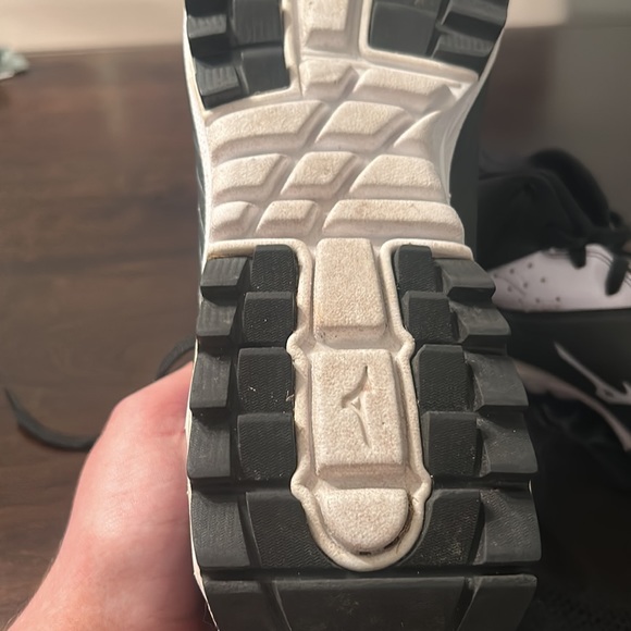 Mizuno Turf Shoes - Picture 2 of 3